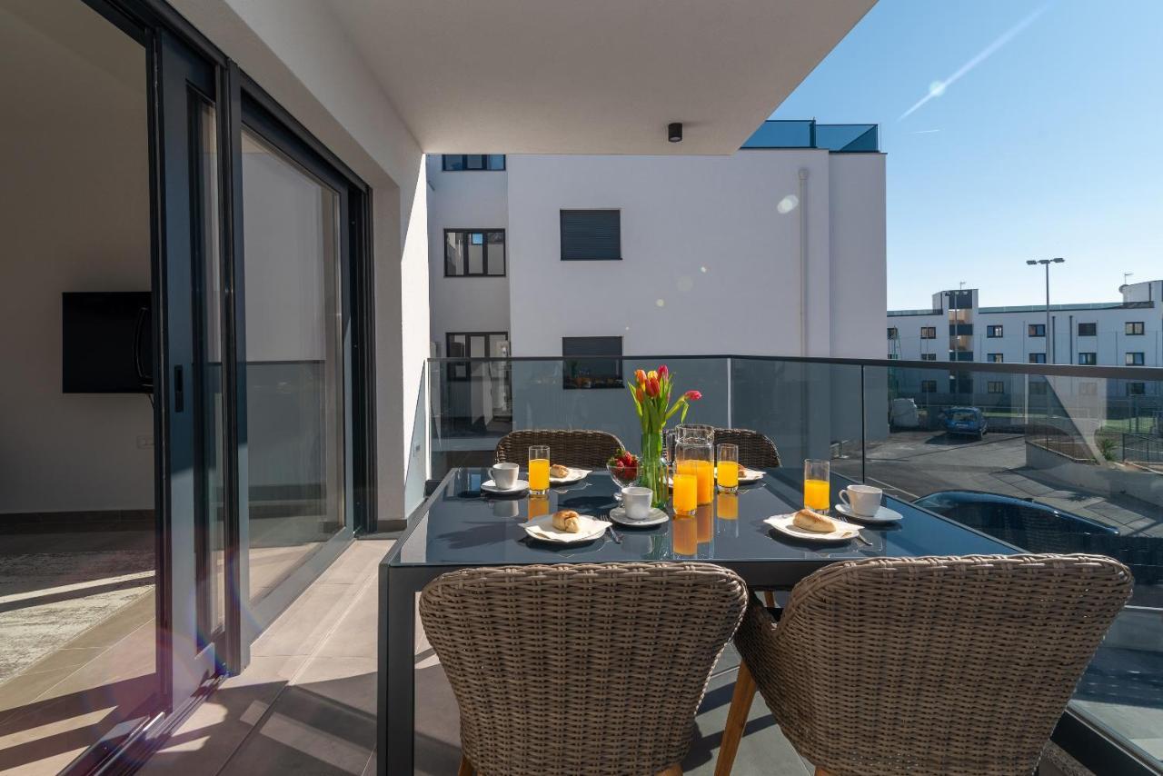 Poolside 2 Bedroom Ap. Mare Trogir Exterior foto